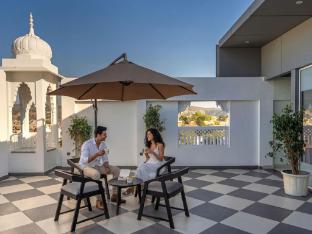 the hosteller bam jaipur hawa mahal