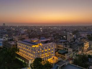 the hosteller bam jaipur hawa mahal