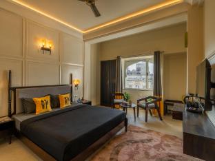 the hosteller bam jaipur hawa mahal