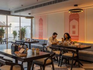 the hosteller bam jaipur hawa mahal