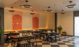 the hosteller bam jaipur hawa mahal