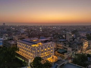 the hosteller bam jaipur hawa mahal
