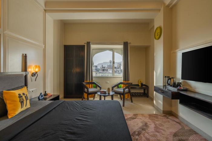 the hosteller bam jaipur hawa mahal