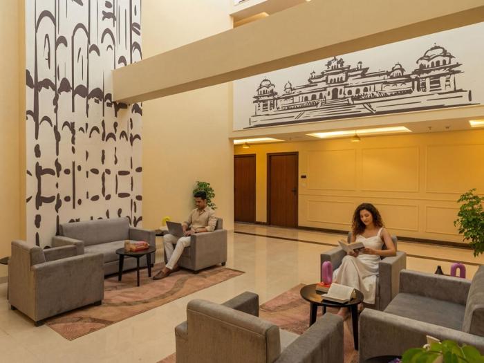 the hosteller bam jaipur hawa mahal