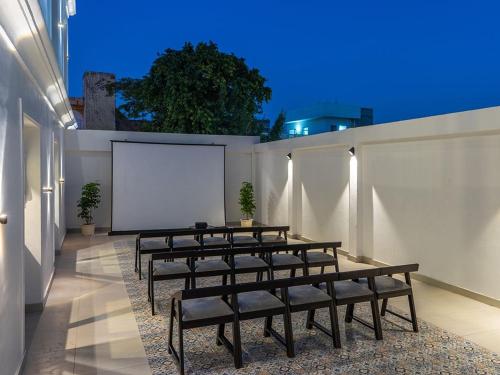 the hosteller bam jaipur hawa mahal