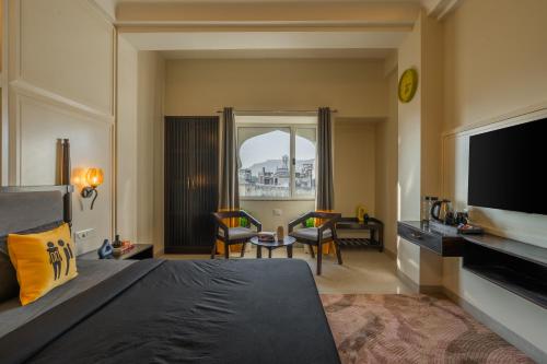 the hosteller bam jaipur hawa mahal