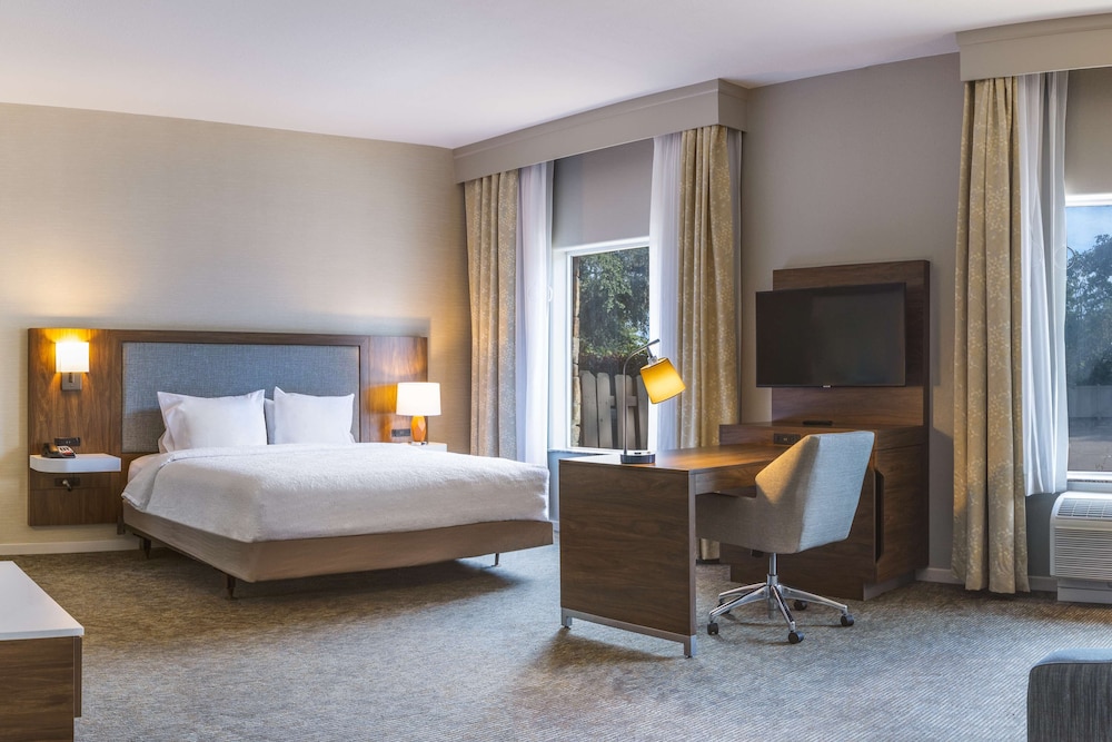 hampton inn and suites boerne