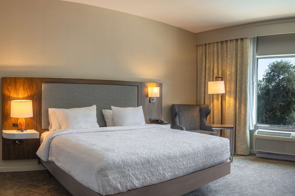 hampton inn and suites boerne