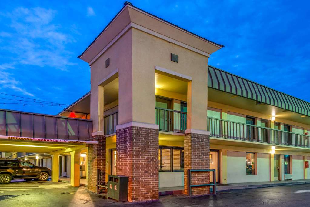 quality inn savannah historic district