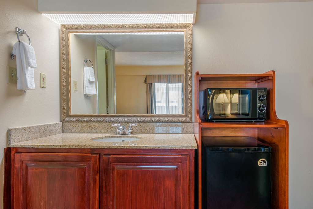 quality inn savannah historic district