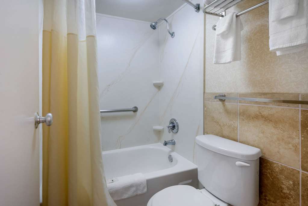 quality inn savannah historic district