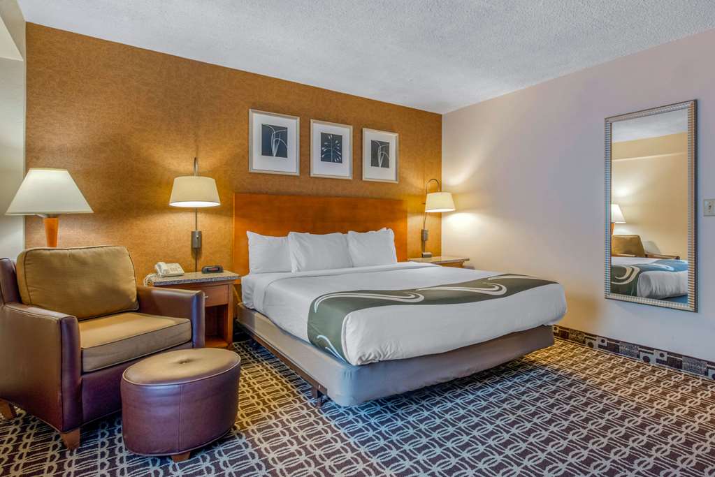 quality inn savannah historic district