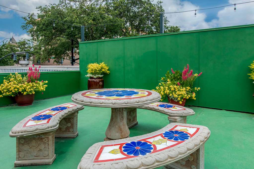 quality inn savannah historic district