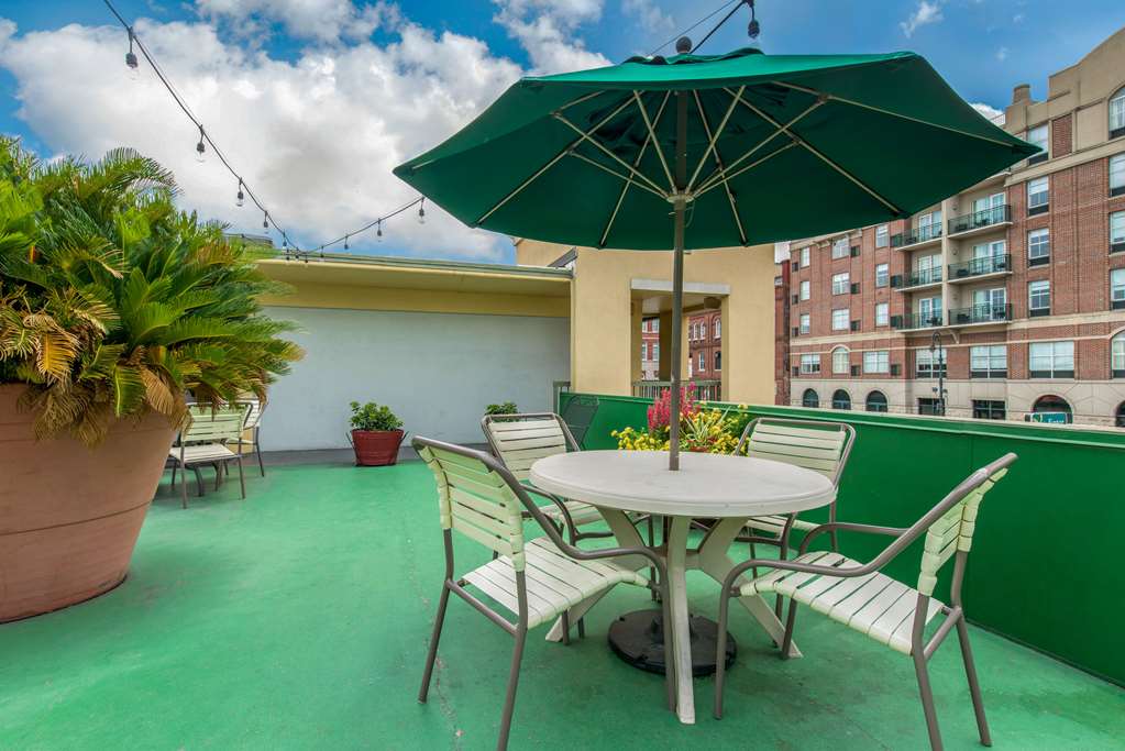 quality inn savannah historic district