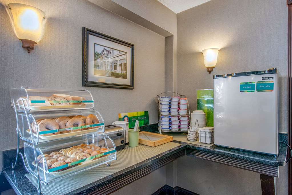 quality inn savannah historic district