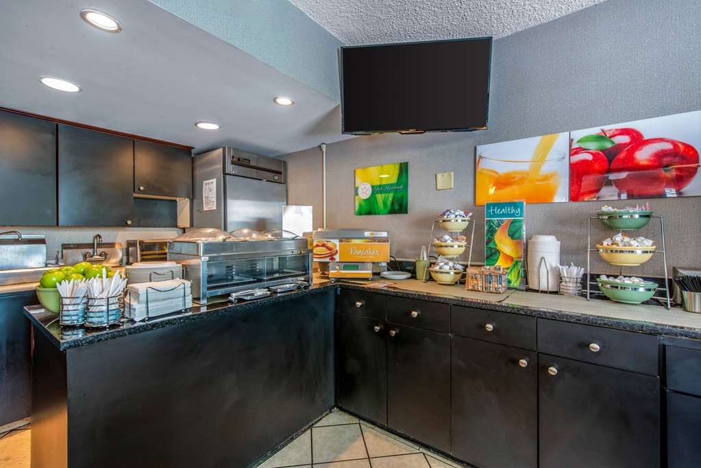 quality inn savannah historic district