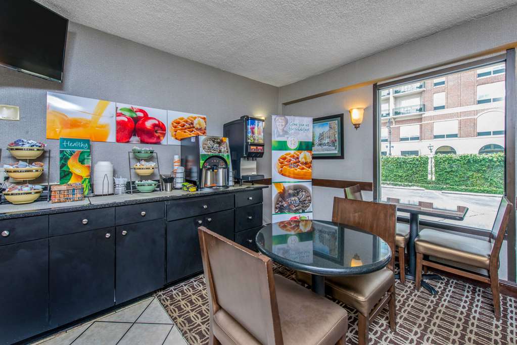 quality inn savannah historic district