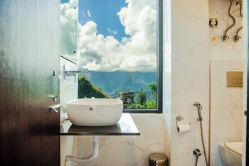 sparrow cherry resort 2 min walk to mg marg