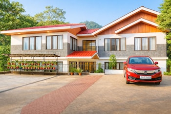 Sparrow Cherry Resort 2 Min Walk To Mg Marg,,4 star