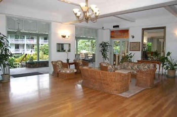 Kona Islander Inn Condos,75-5776 Kuakini Highway,3 star