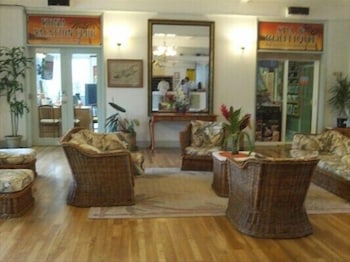 Kona Islander Inn Condos,75-5776 Kuakini Highway,3 star