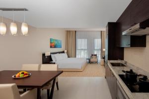 hyatt place dubai al rigga residences