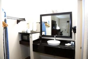 americas best value inn monroe