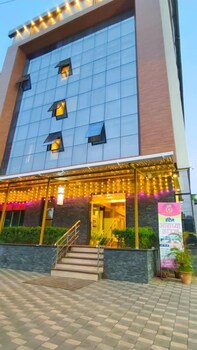 hotel aaradhya crown