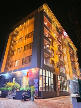 hotel aaradhya crown