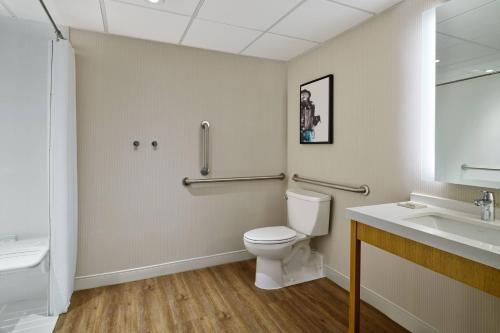 delta hotels by marriott muskegon convention center