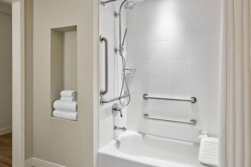 delta hotels by marriott muskegon convention center