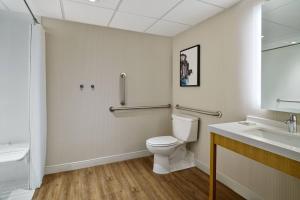 delta hotels by marriott muskegon convention center
