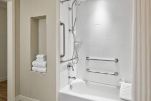delta hotels by marriott muskegon convention center
