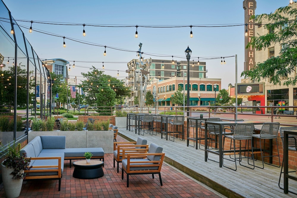 delta hotels by marriott muskegon convention center