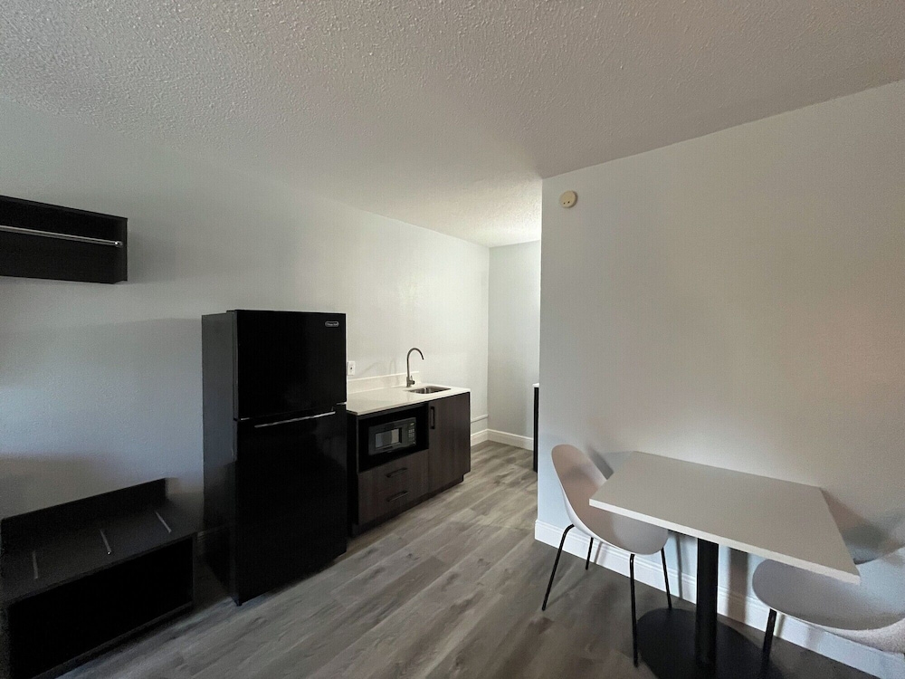 studio 6 hammond la i12 i55