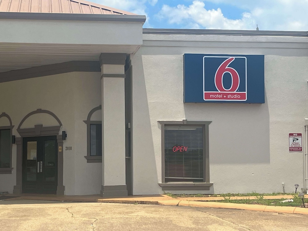 studio 6 hammond la i12 i55