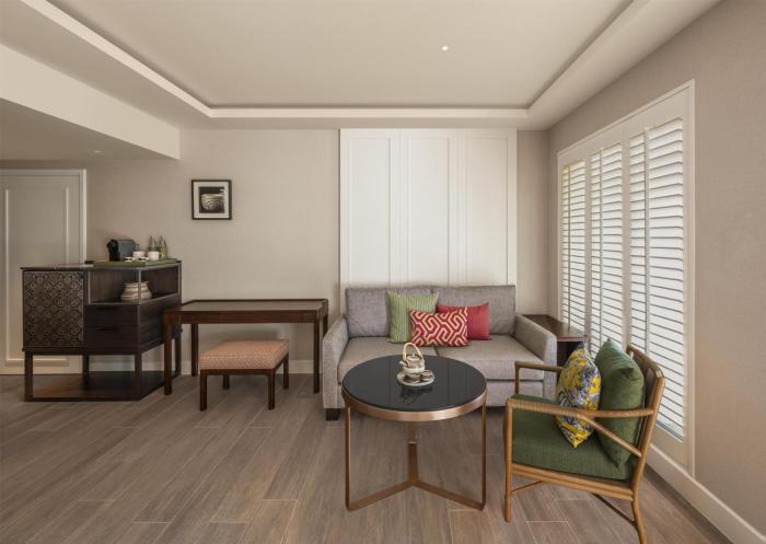 kahavadi chiang rai curio collection by hilton
