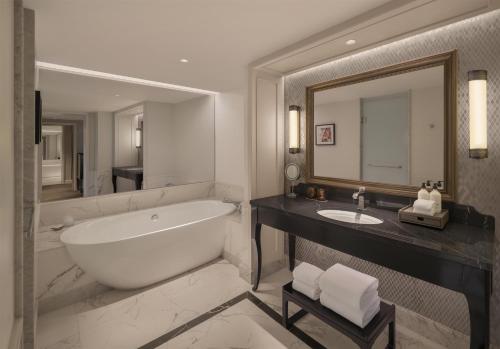 kahavadi chiang rai curio collection by hilton