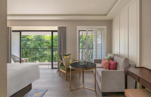 kahavadi chiang rai curio collection by hilton