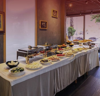 Bazaar Hotel,,4 star