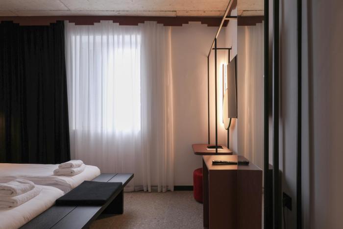 bazaar hotel