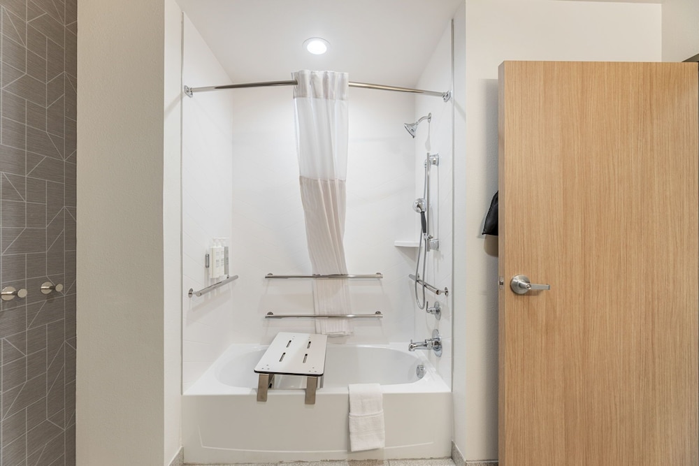 spark by hilton garland dallas east