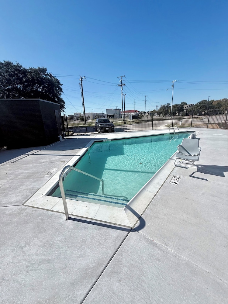 spark by hilton garland dallas east