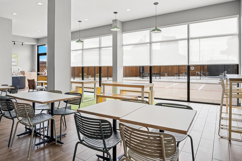 spark by hilton garland dallas east