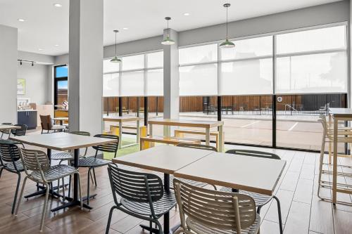 spark by hilton garland dallas east