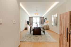 brassbell l sheikh zayed l aeon towers