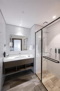 hilton garden inn al khobar king fahd causeway