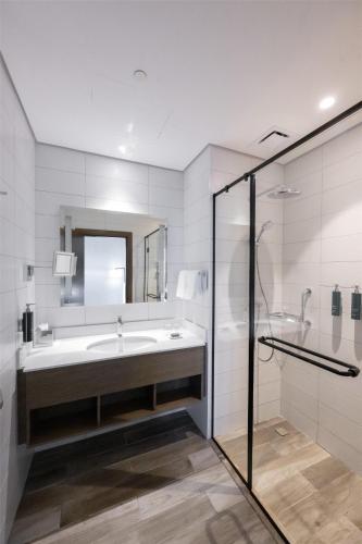 hilton garden inn al khobar king fahd causeway