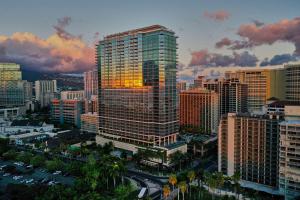 ka la i waikiki beach lxr hotels and resorts