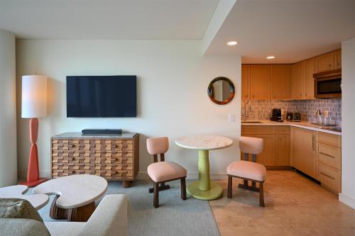 ka la i waikiki beach lxr hotels and resorts